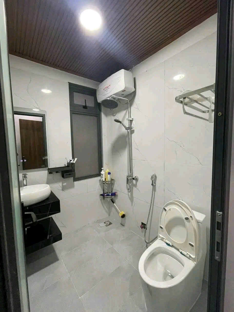 BÁN GẤP BIỆT THỰ GẦN 250m2 VỪA Ở VỪA CÓ CĂN HỘ CHO THUÊ - CÓ NGUỒN THU NHẬP CỐ ĐỊNH - Ảnh 3